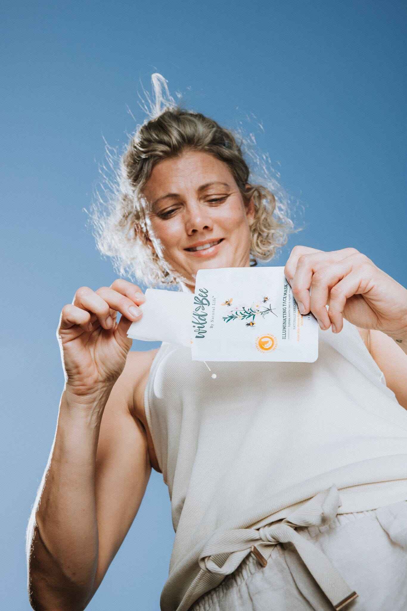 Wild Bee Illuminating Face Mask