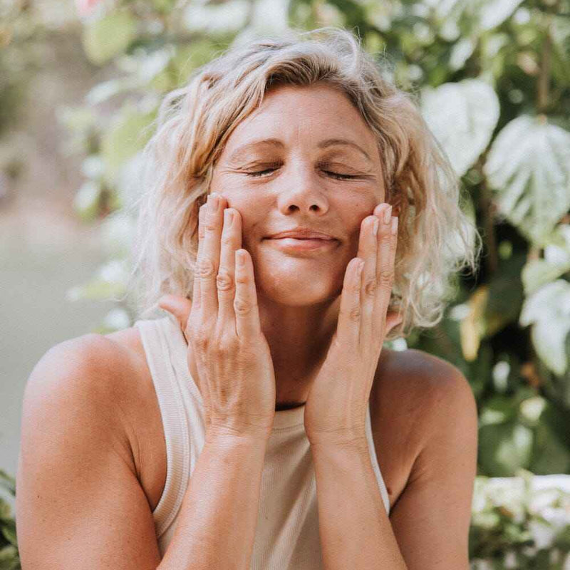 Wild Bee Youthful Bloom Serum